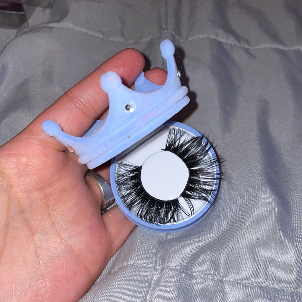 Tiara lashes